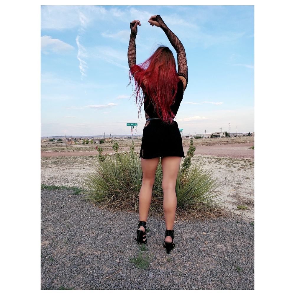 ⚡️DONATING 4/19⚡️peekaboo dress by 😎H&M😎 US6 - Picture 8 of 8